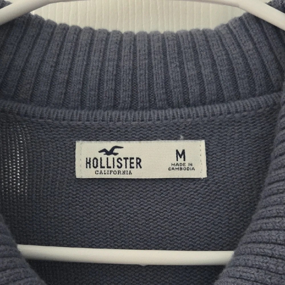 Hollister Women's Blue and Cream Cardigan - Picture 2 of 6